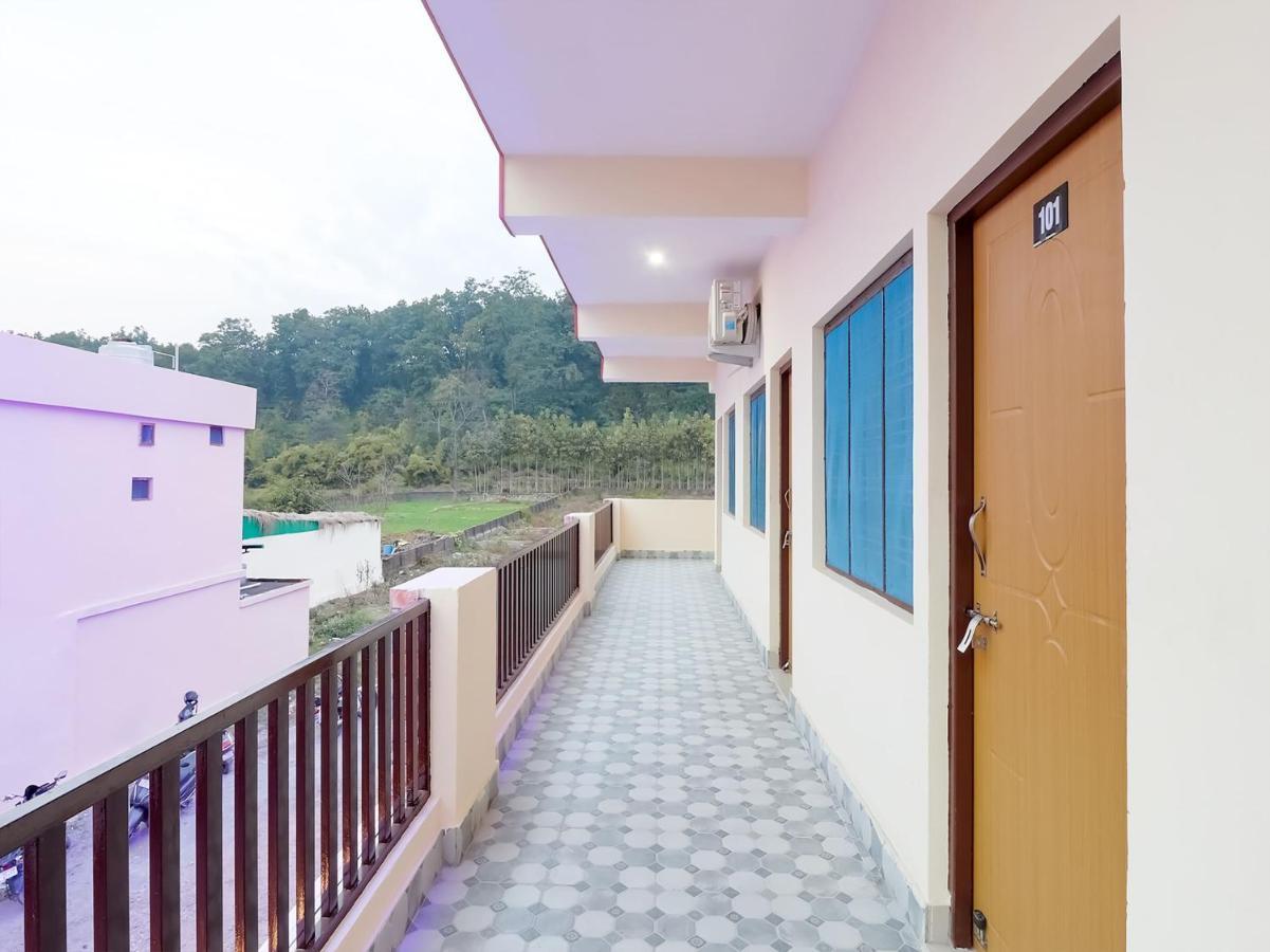 Oyo 84661 Lakshmi Home Stay Jhājra エクステリア 写真