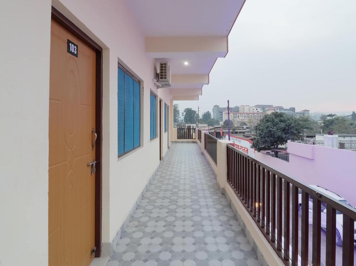 Oyo 84661 Lakshmi Home Stay Jhājra エクステリア 写真