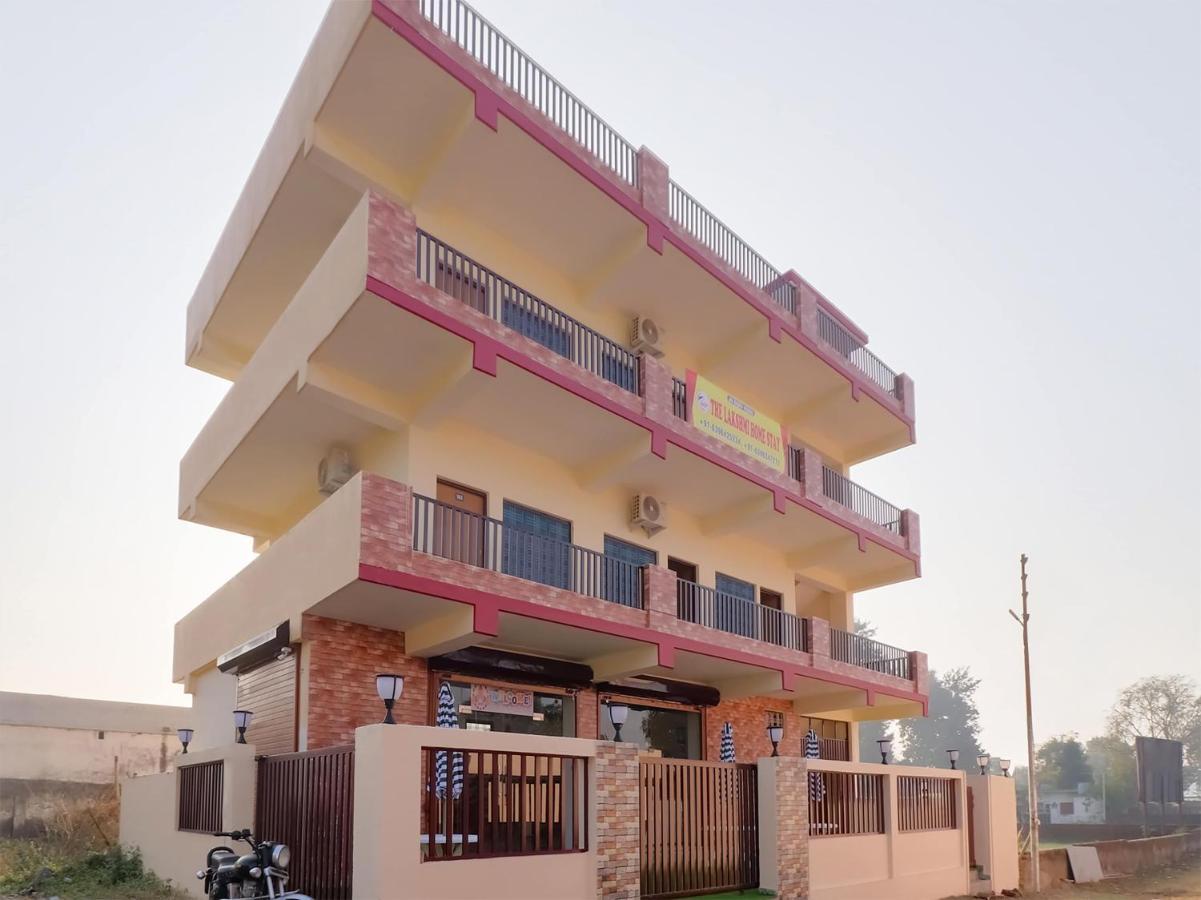 Oyo 84661 Lakshmi Home Stay Jhājra エクステリア 写真